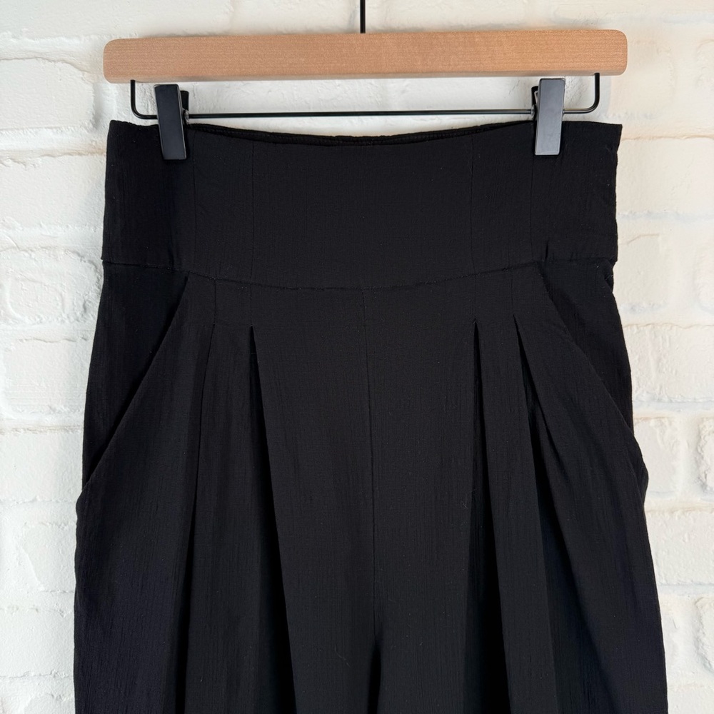 Free People Black Pleated Front Crepe Cropped Pants Size 8